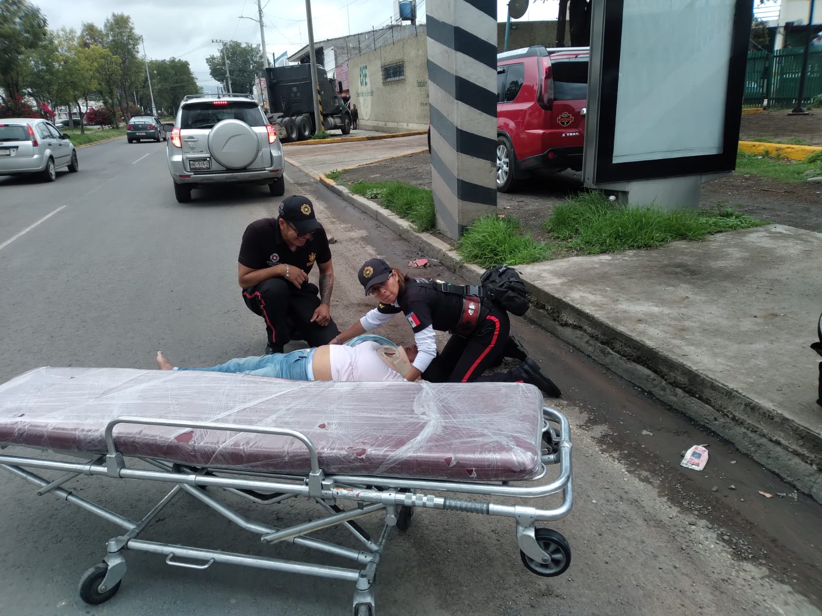Se arroja una mujer de un puente peatonal en Tulancingo