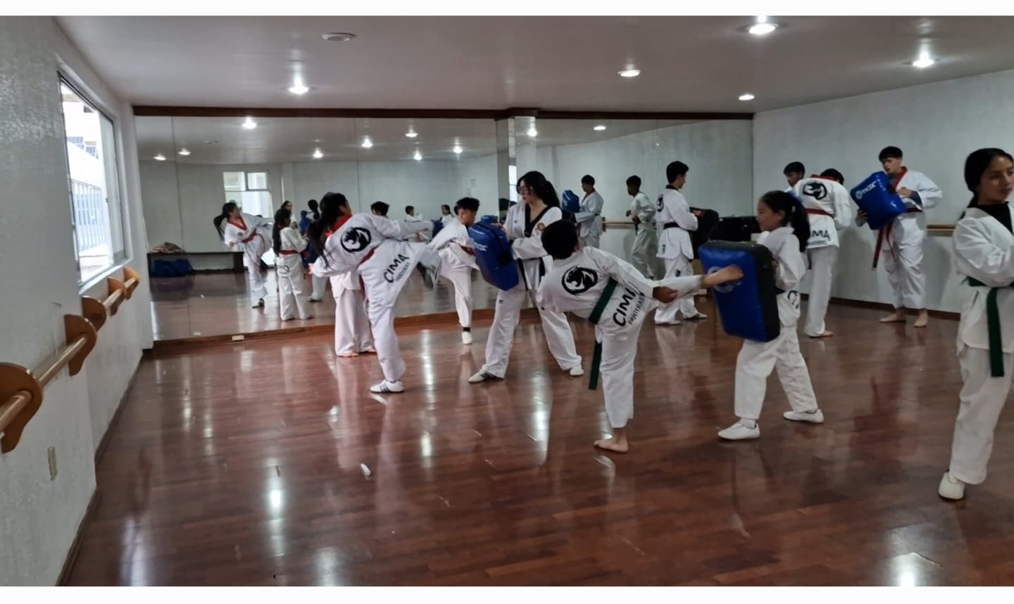 Amplía Instituto de Capacitación DIF opciones de cursos y talleres