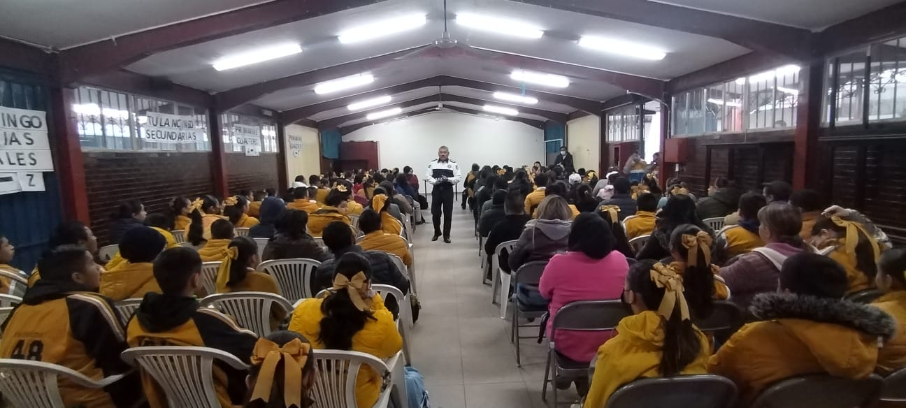 Capacitan sobre educación vial en la Secundaria Técnica Japón