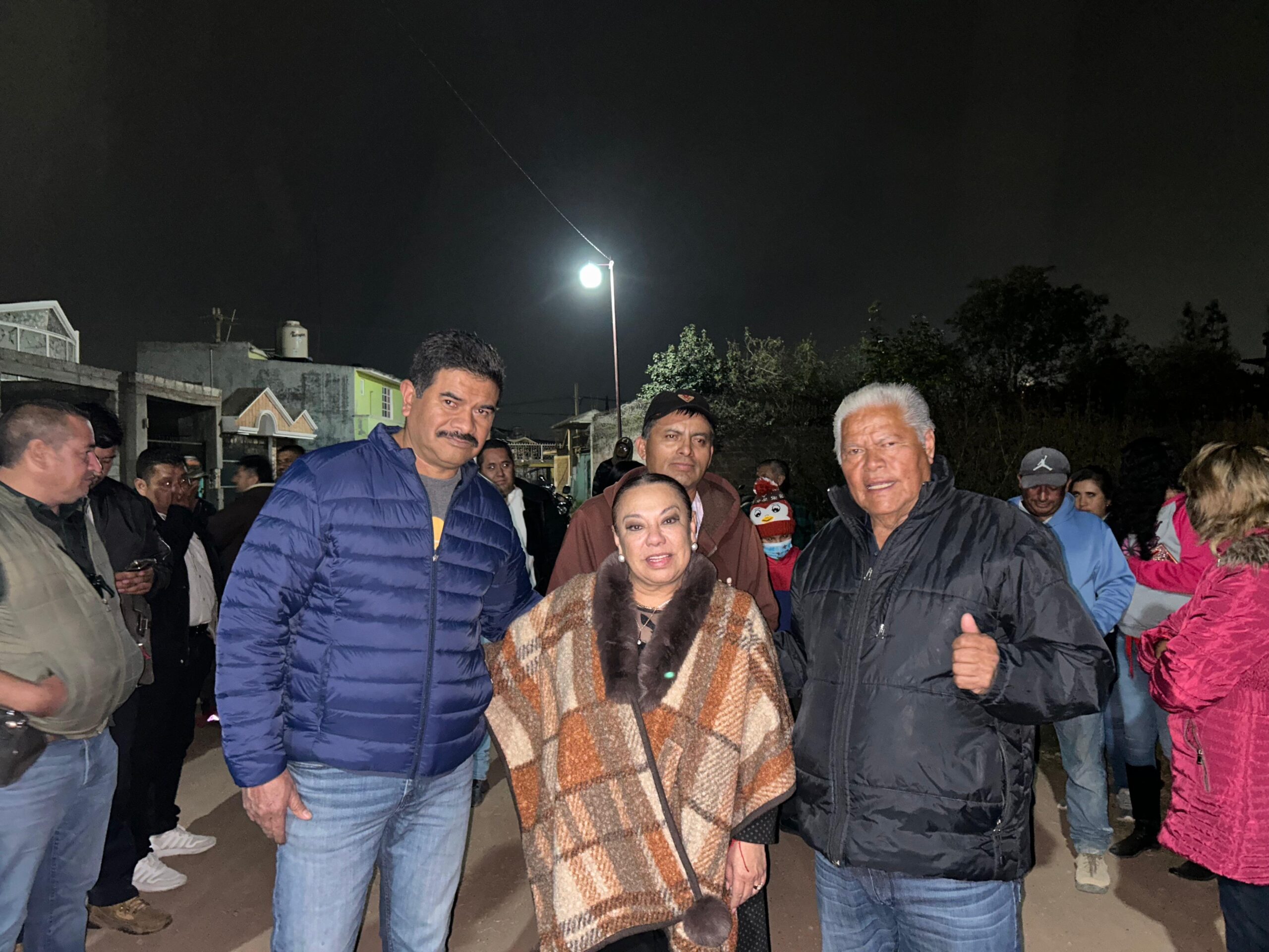 Activó alcaldesa Lorena García Cázares nuevo alumbrado en presa de comunidad Ahuehuetitla