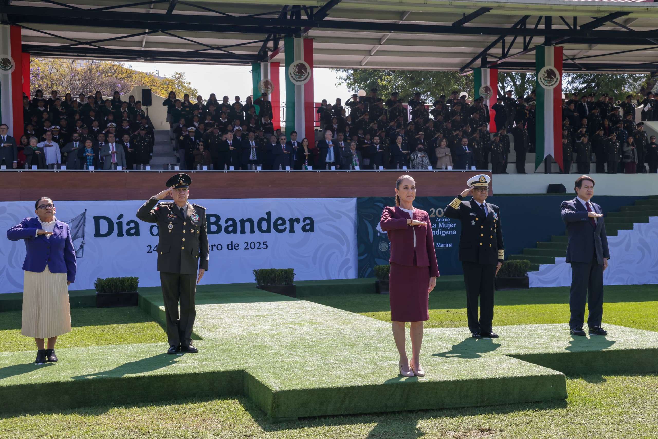 Conmemoró Sheinbaum Día de la Bandera con toma de protesta a 920 escoltas del país