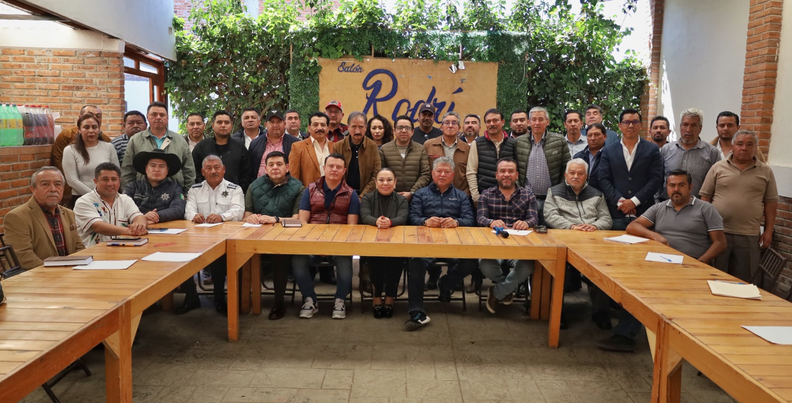 Presidenta Lorena García se reunió con transportistas del Valle de Tulancingo