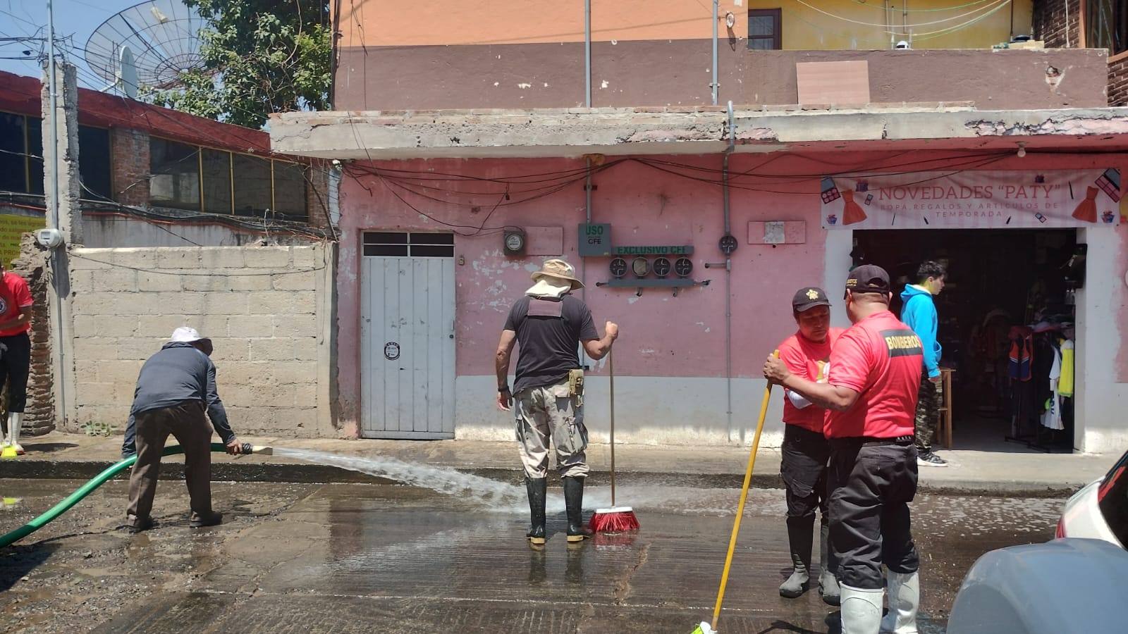Realizan jornada de limpieza en el tianguis de San José para reforzar medidas de higiene