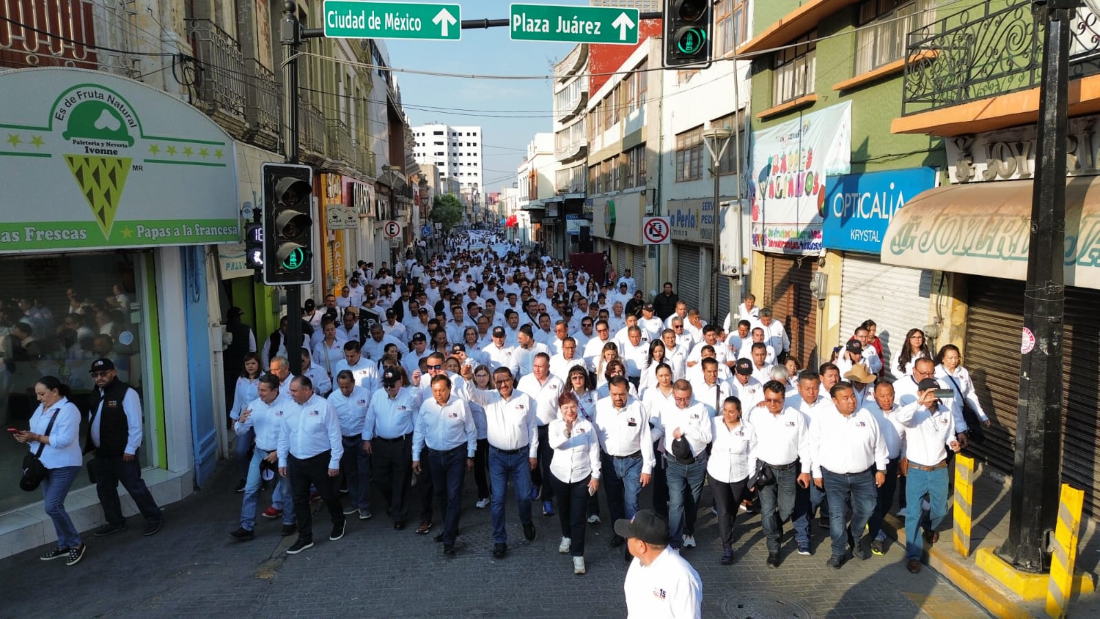 El gremio magisterial aglutinado en la Sección 15 del SNTE realizaron desfile conmemorativo al 1º de Mayo