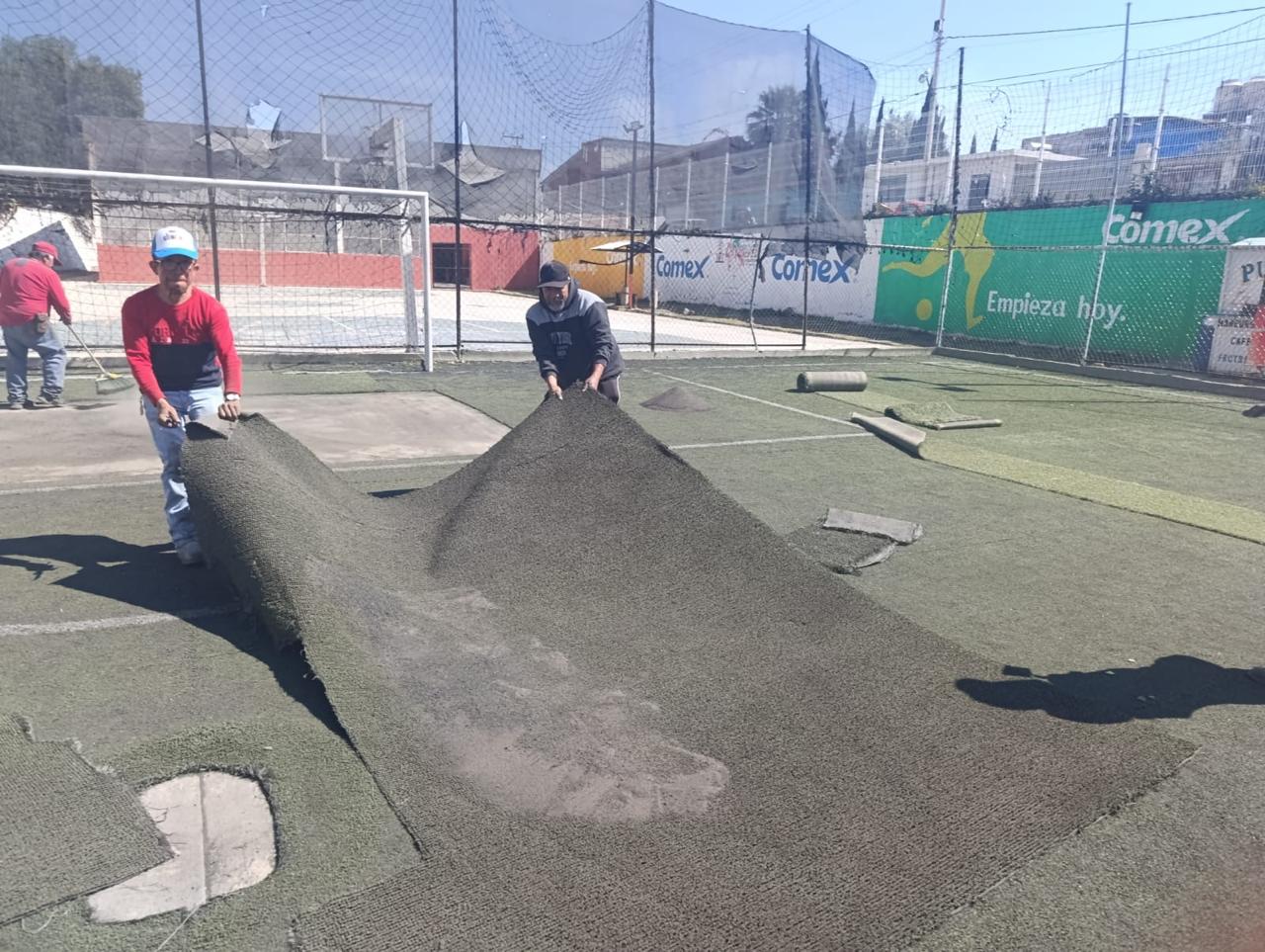 Trabaja gobierno de Cuautepec en remozamiento de espacios deportivos municipales