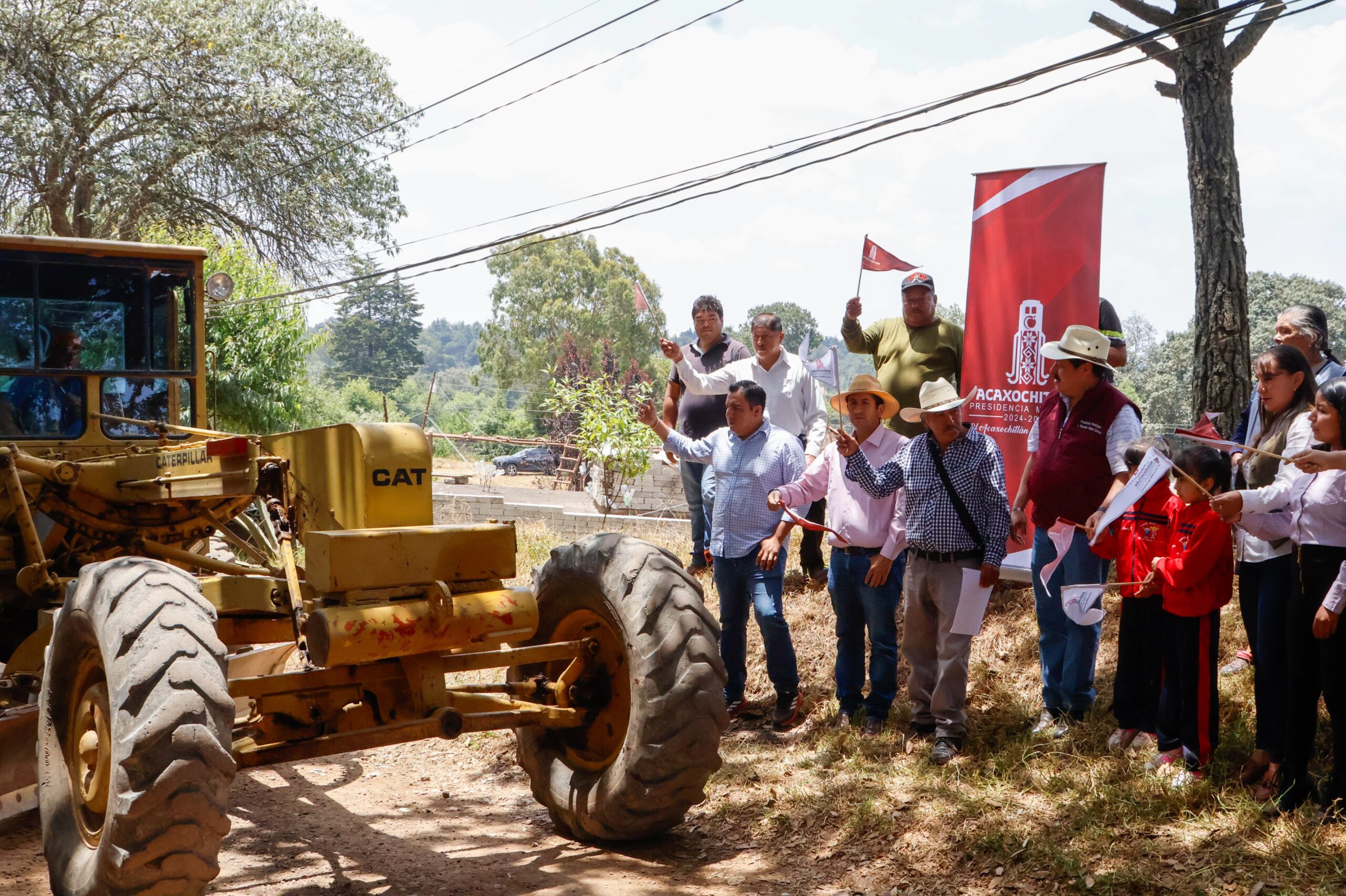 Inicia Ricardo Perea Gómez obras de pavimentación y electrificación en comunidades de Acaxochitlán