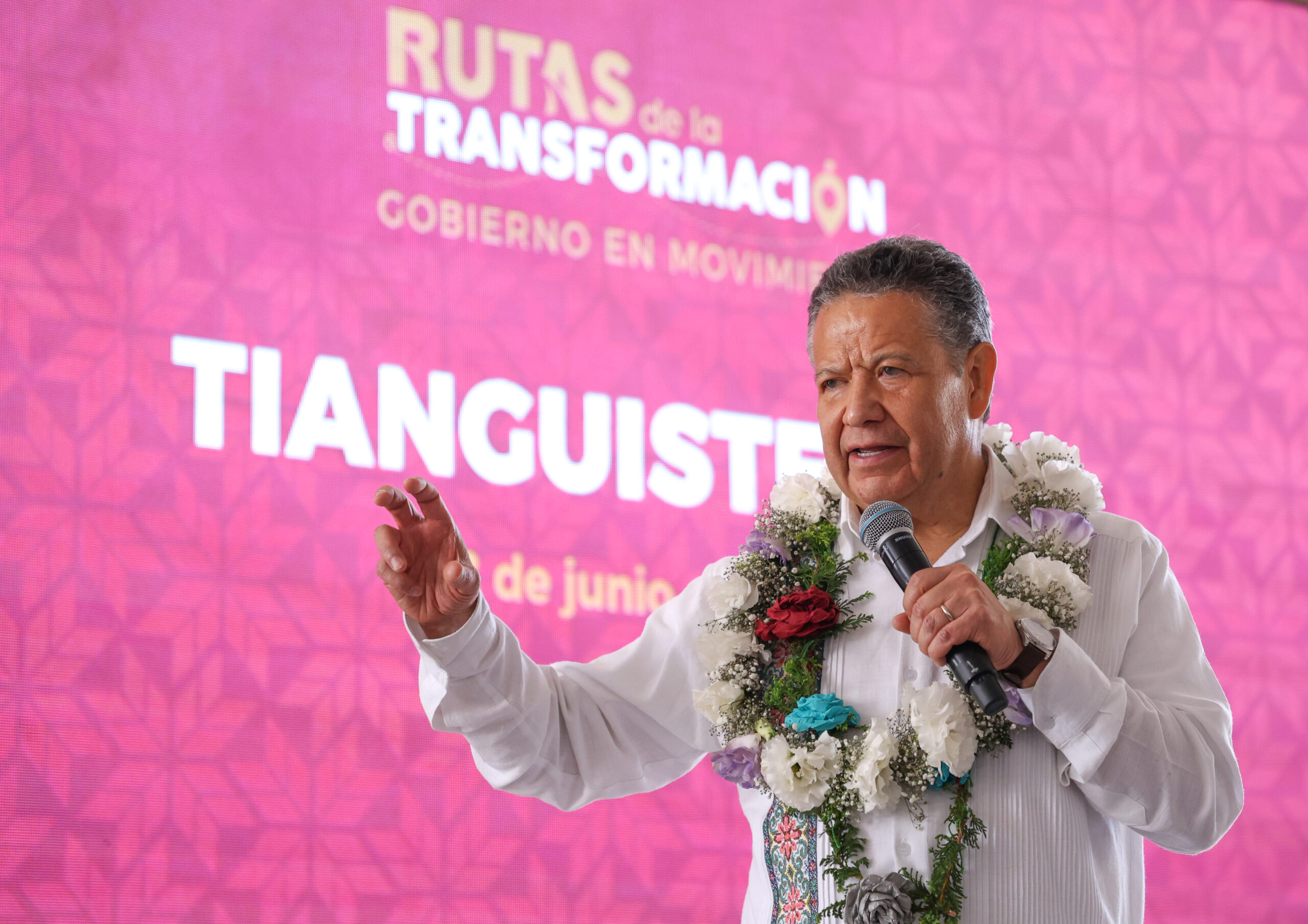 Menchaca refuerza inversión en Tianguistengo con más de 73 millones de pesos