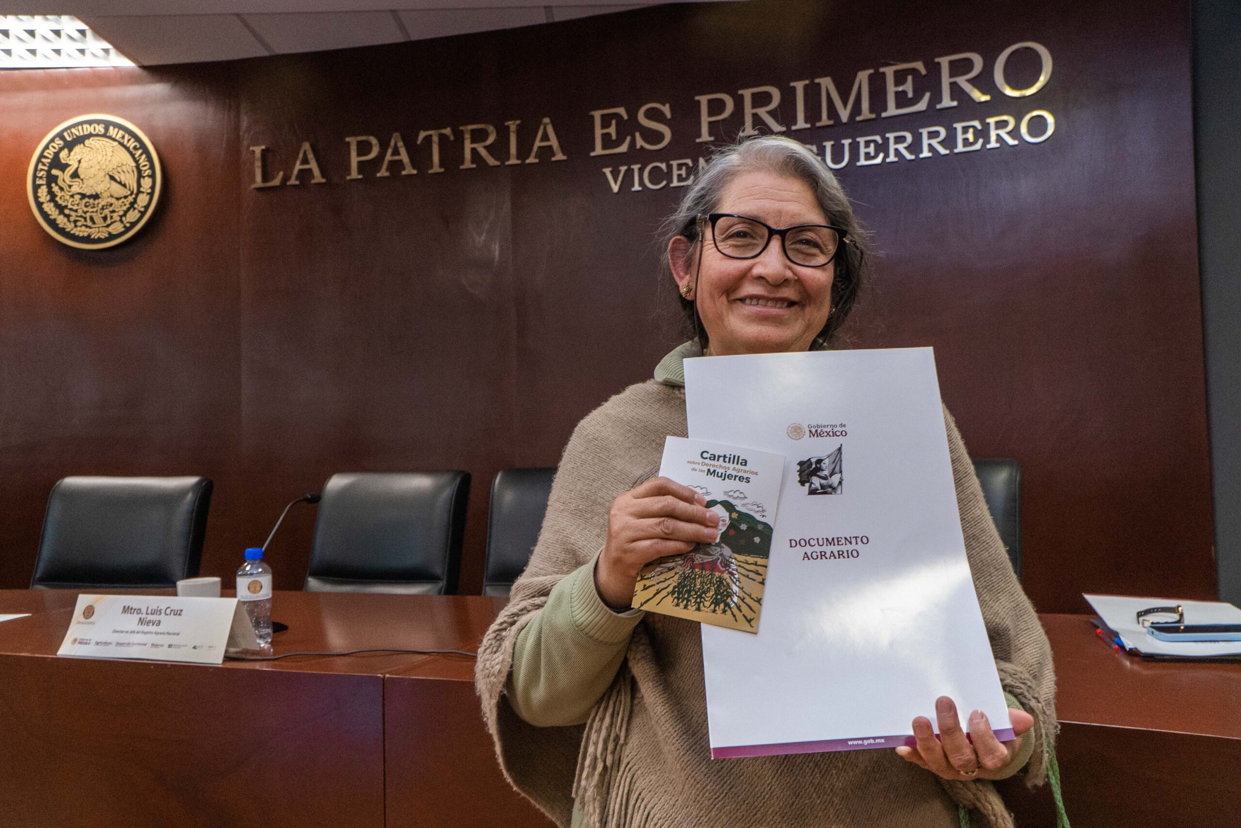 Firman convenio histórico por los derechos agrarios de las mujeres del campo