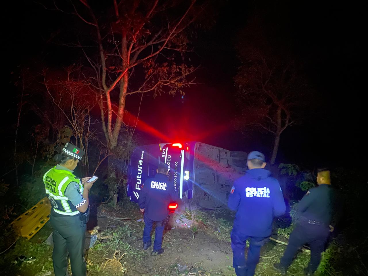 Mueren cinco personas en volcadura de autobús en la carretera México – Tampico
