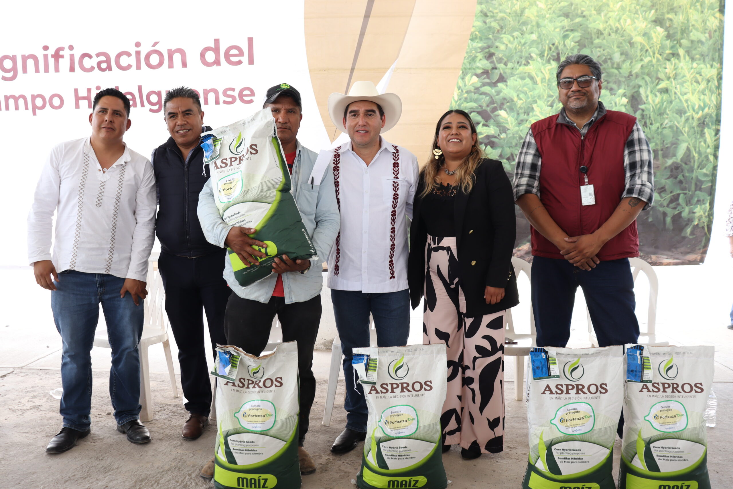 Con entrega de semillas en los 84 municipios, impulsa gobierno de Hidalgo productividad del campo 