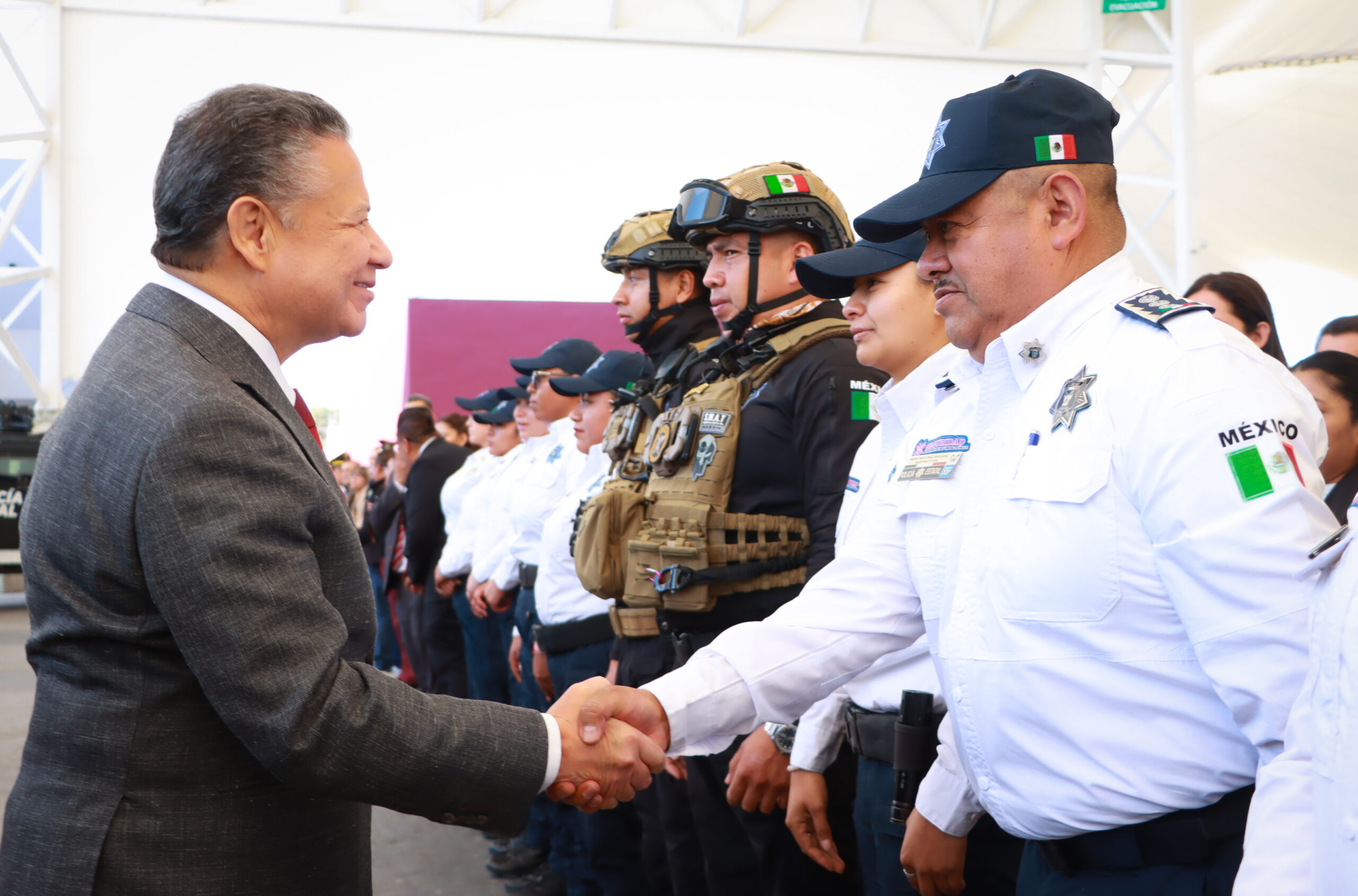 Julio Menchaca refuerza la seguridad y reconoce a policías de Hidalgo