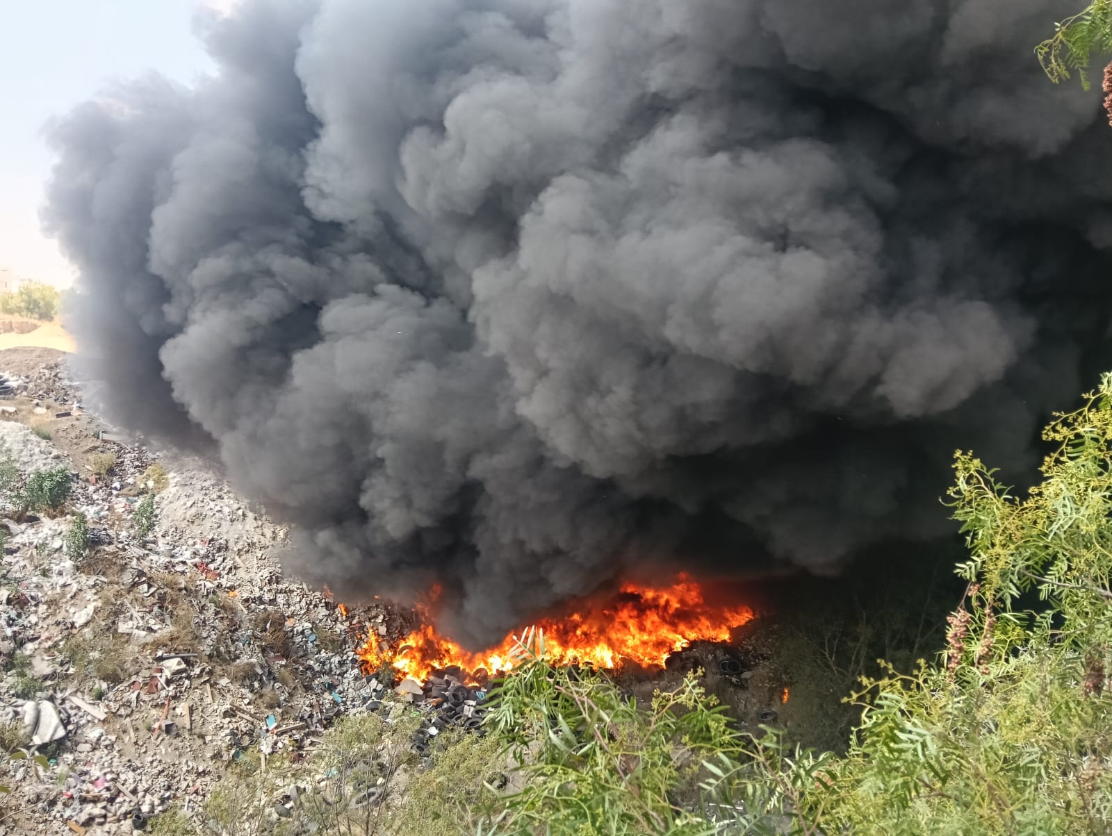 Atención oportuna de la SSPH a incendio de Basurero Clandestino en Zempoala