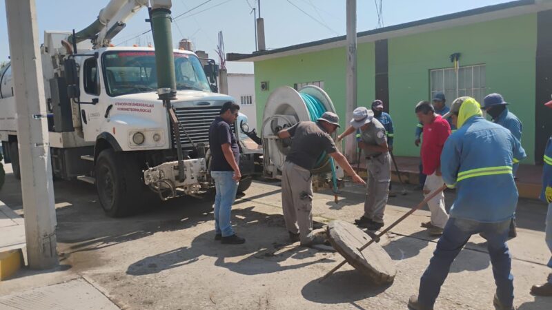 Conagua lleva a cabo operativo de desazolve en Tlaxcoapan