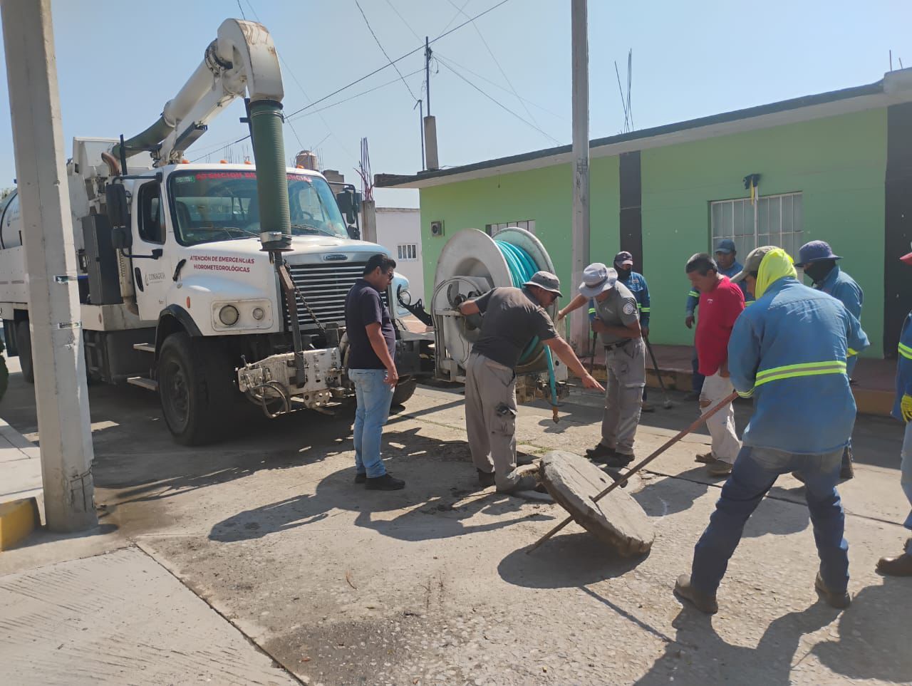 Conagua lleva a cabo operativo de desazolve en Tlaxcoapan