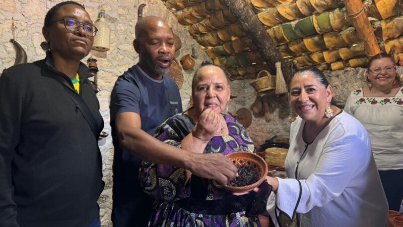 Embajadora de Sudáfrica recorre Centro Gastronómico de Santiago de Anaya