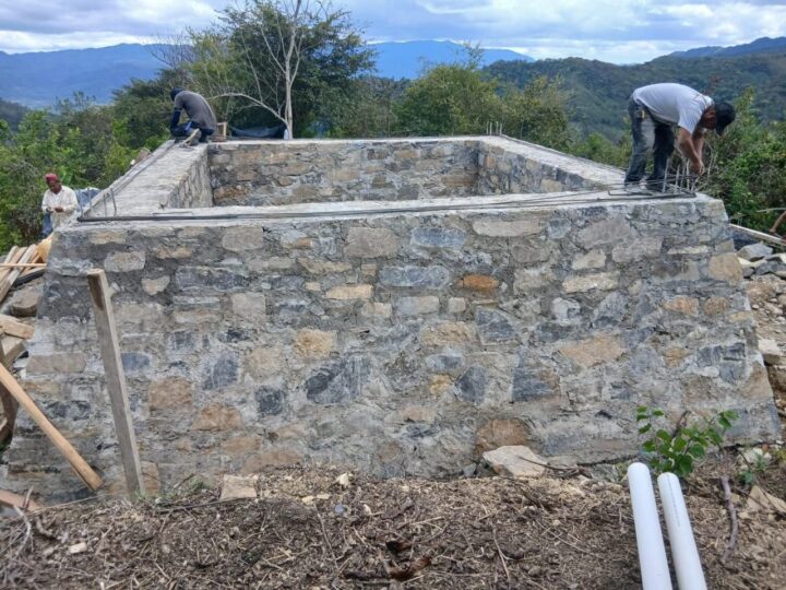 Conagua impulsa obra de agua potable en Xochiatipan