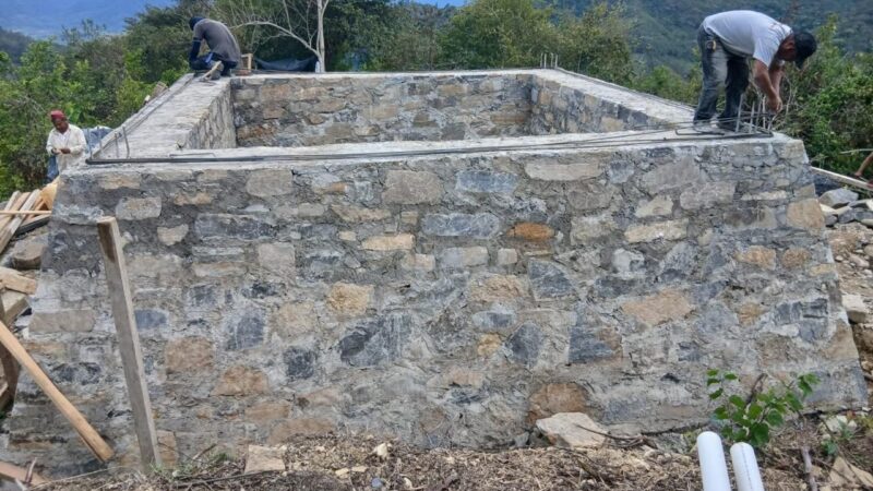 Conagua impulsa obra de agua potable en Xochiatipan