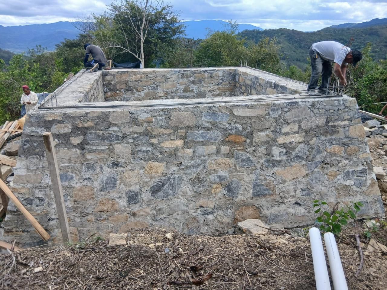 Conagua impulsa obra de agua potable en Xochiatipan