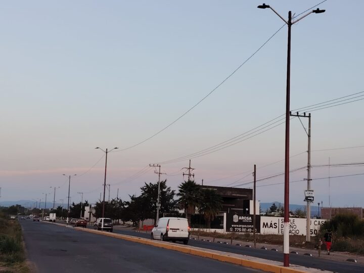 Avanza proceso de iluminación del libramiento La Joya en Tulancingo