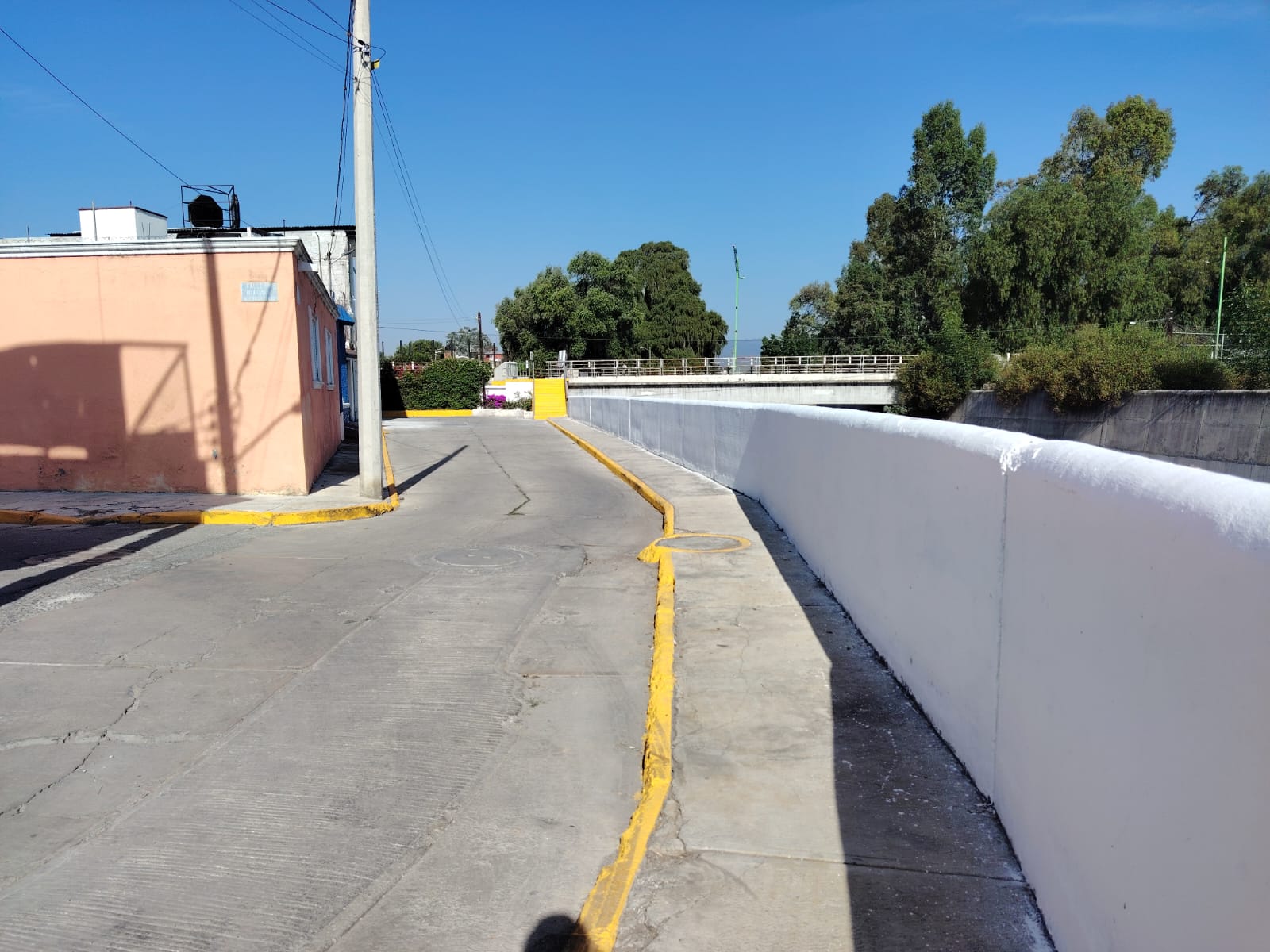 Embellecen espacios y áreas verdes en la colonia Estrella
