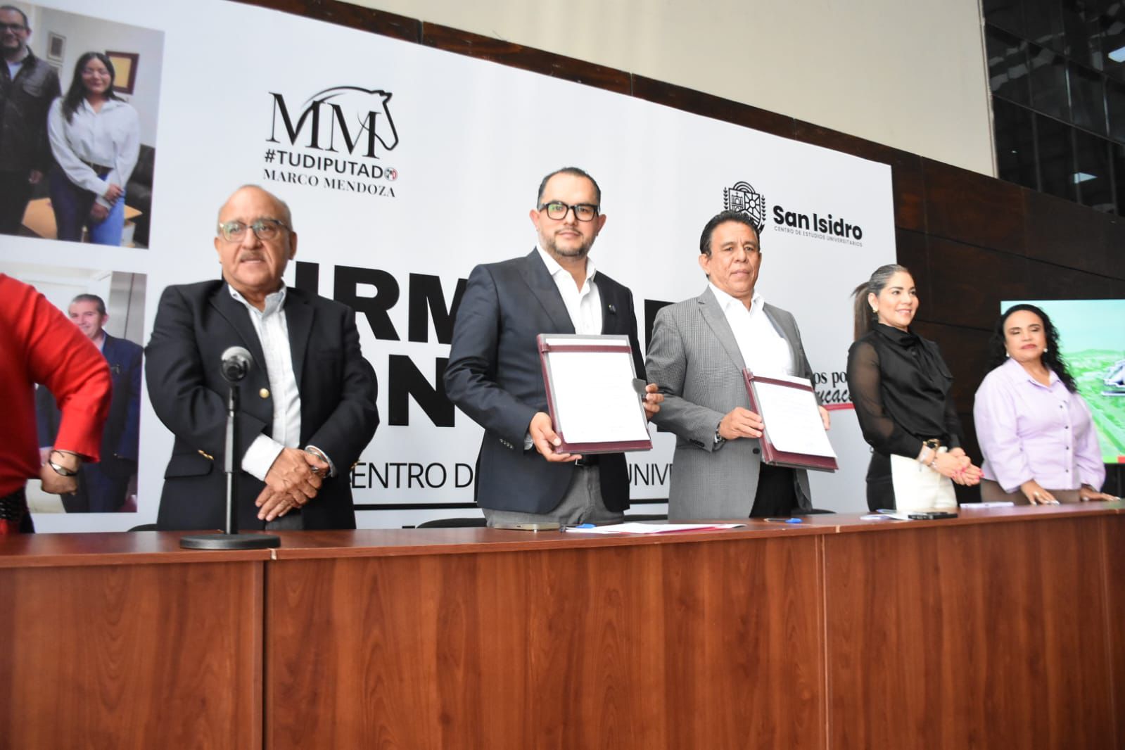 Marco Mendoza firma convenio con Universidad para acercar licenciaturas y posgrados a hidalguenses